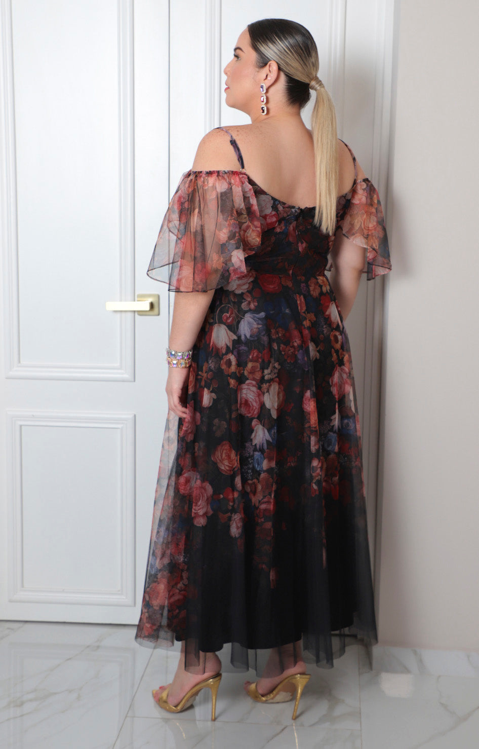 Vestido largo estampado floral con mangas de gasa