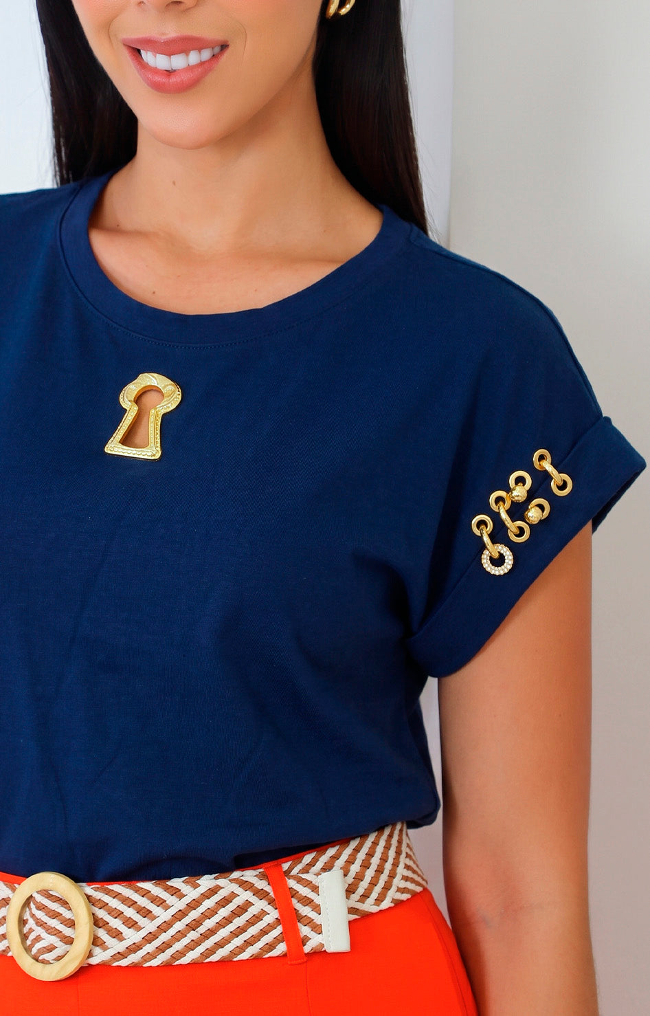 Blusa con aplicaciones metálicas