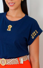Blusa con aplicaciones metálicas
