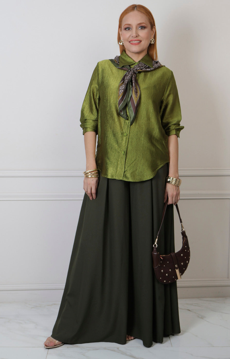Blusa verde con cuello camisero Boutiquemirel, diseño regular de manga larga