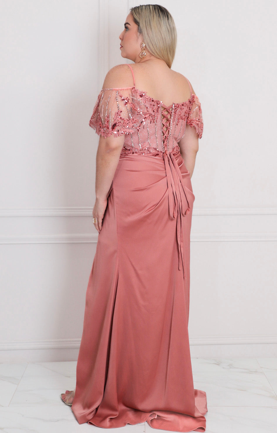Vestido rosa con aplicaciones - VESTIDO LARGO CURVY Boutiquemirel 
