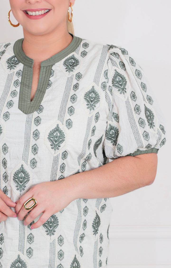 Blusa boho con bordado verde