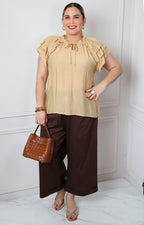 Blusa con olanes y lazo en el cuello