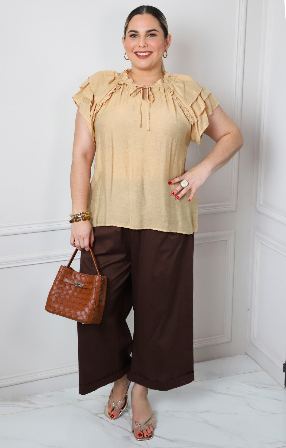 Blusa con olanes y lazo en el cuello