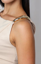 Blusa beige sin manga con detalle dorado