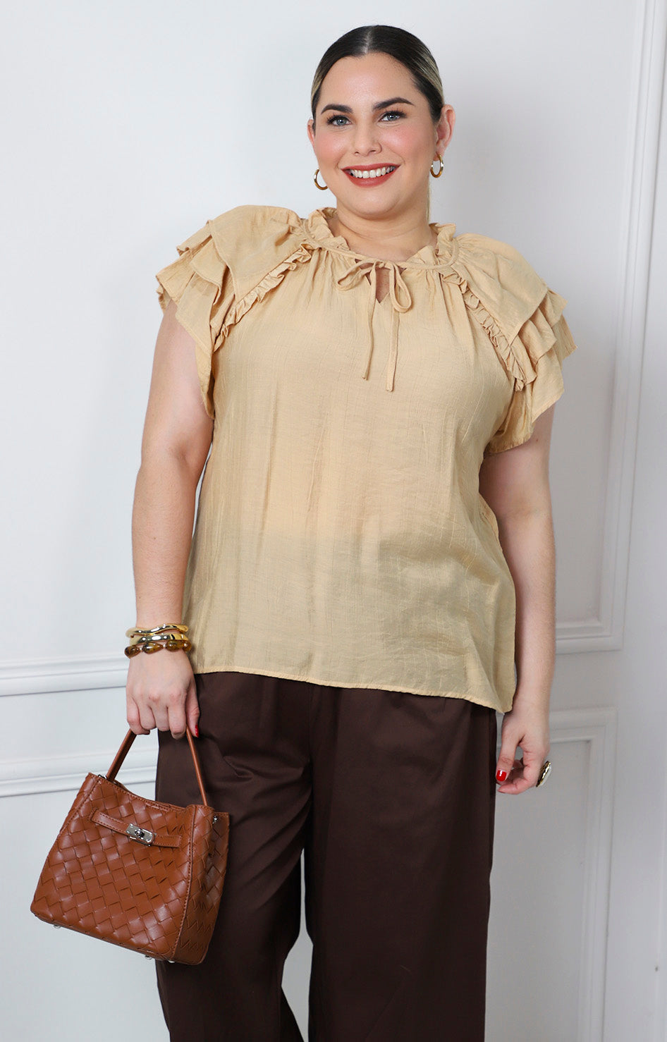 Blusa con olanes y lazo en el cuello