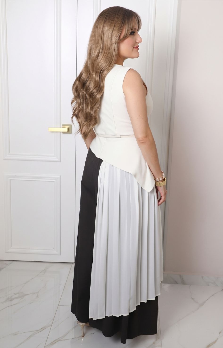 Blusa asimétrica con cinturón y olán