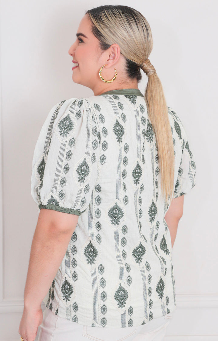 Blusa boho con bordado verde