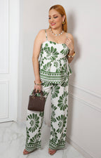 Conjunto estampado con blusa peplum