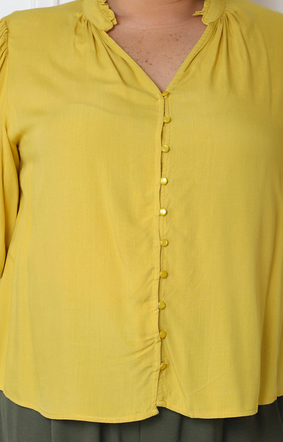 Blusa escote en V con mangas globo