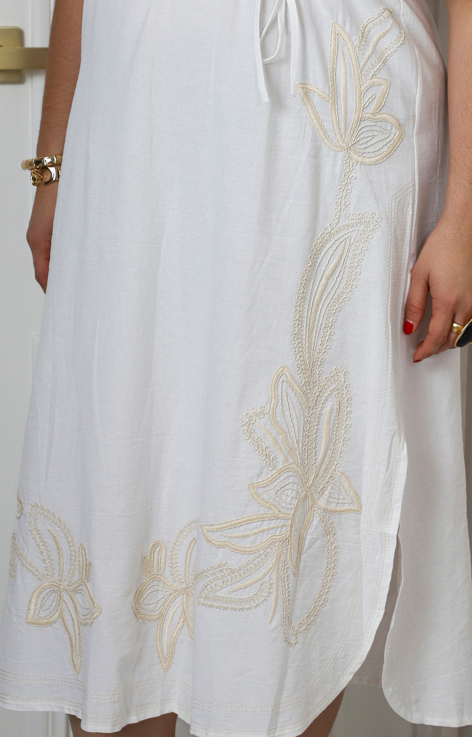 Vestido con bordado floral