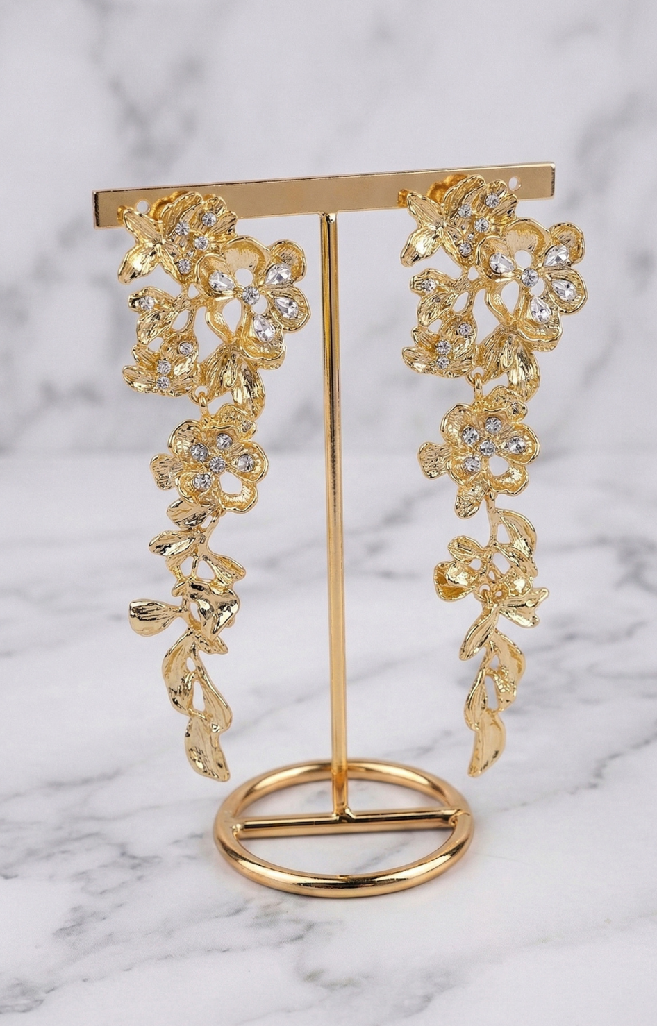 Aretes dorados florales con brillo - ARETES Boutiquemirel 