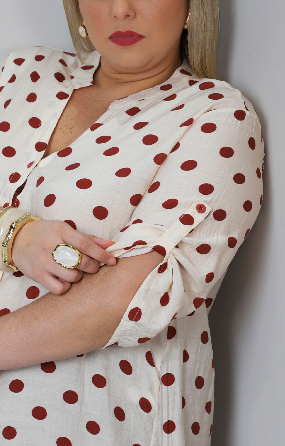 Blusa camisera de manga 3/4 y polka dots