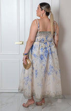 Vestido midi estampado floral con tirantes