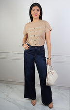 Blusa regular Boutiquemirel con detalles dorados y botones delanteros