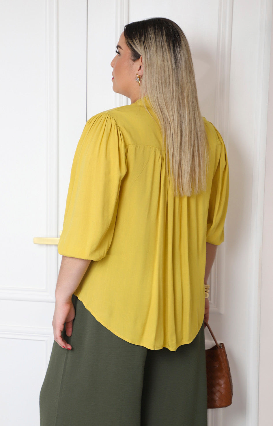 Blusa escote en V con mangas globo