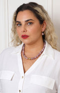 Set de collar y aretes con cuentas redondas y detalle dorado
