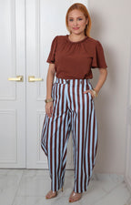 Blusa con cuello forrado y mangas campana