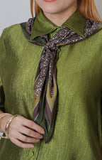 Blusa verde con cuello camisero Boutiquemirel, diseño regular de manga larga