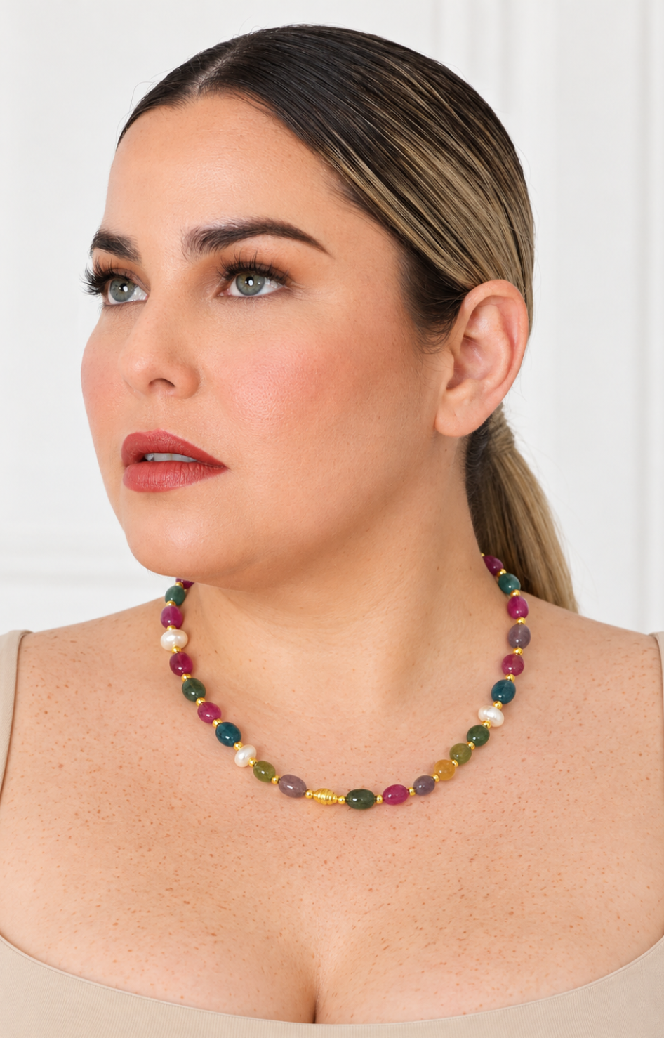 Collar de piedra natural multicolor con perlas