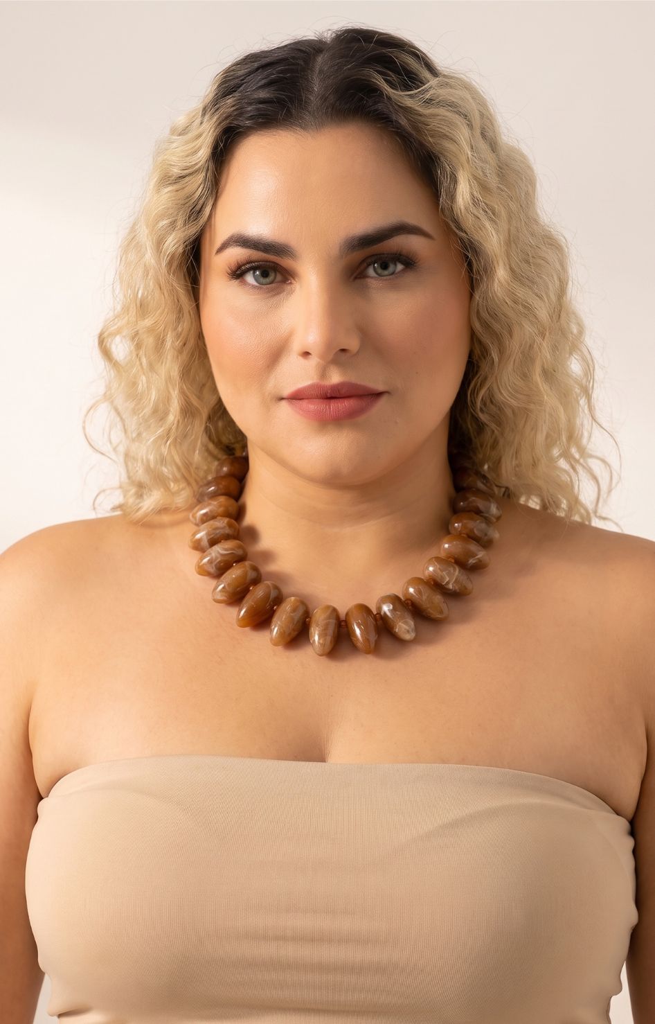 Collar de cuentas café