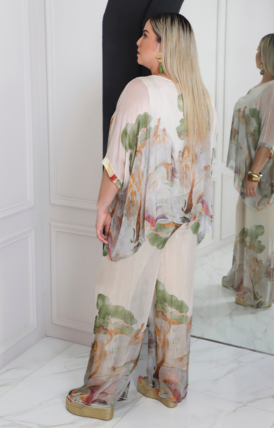 Conjunto beige estampado acuarela