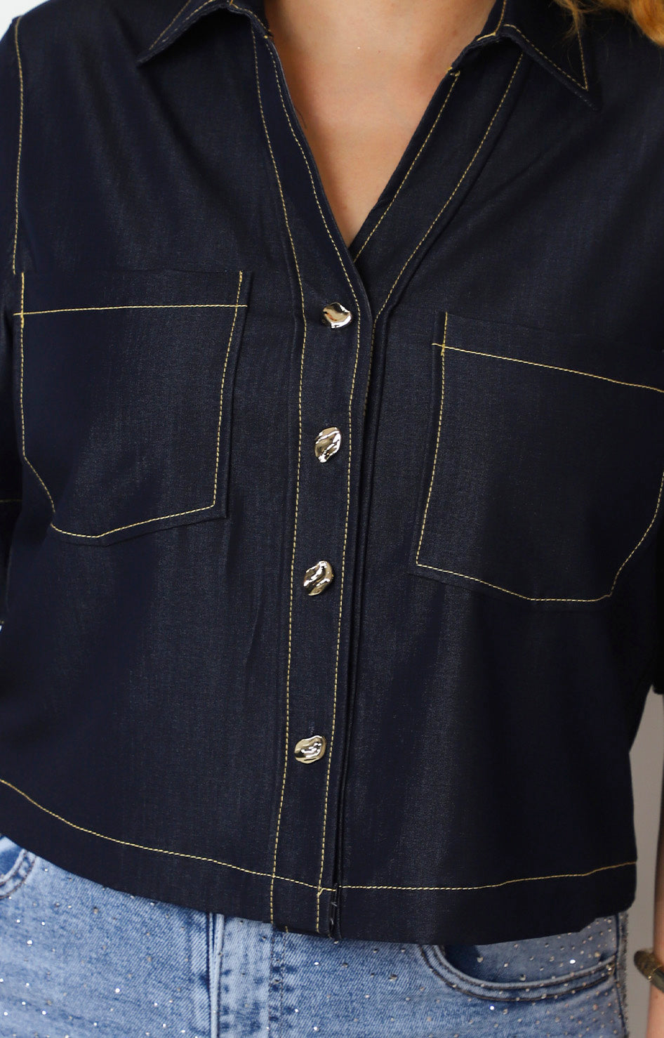 Blusa camisera con costuras