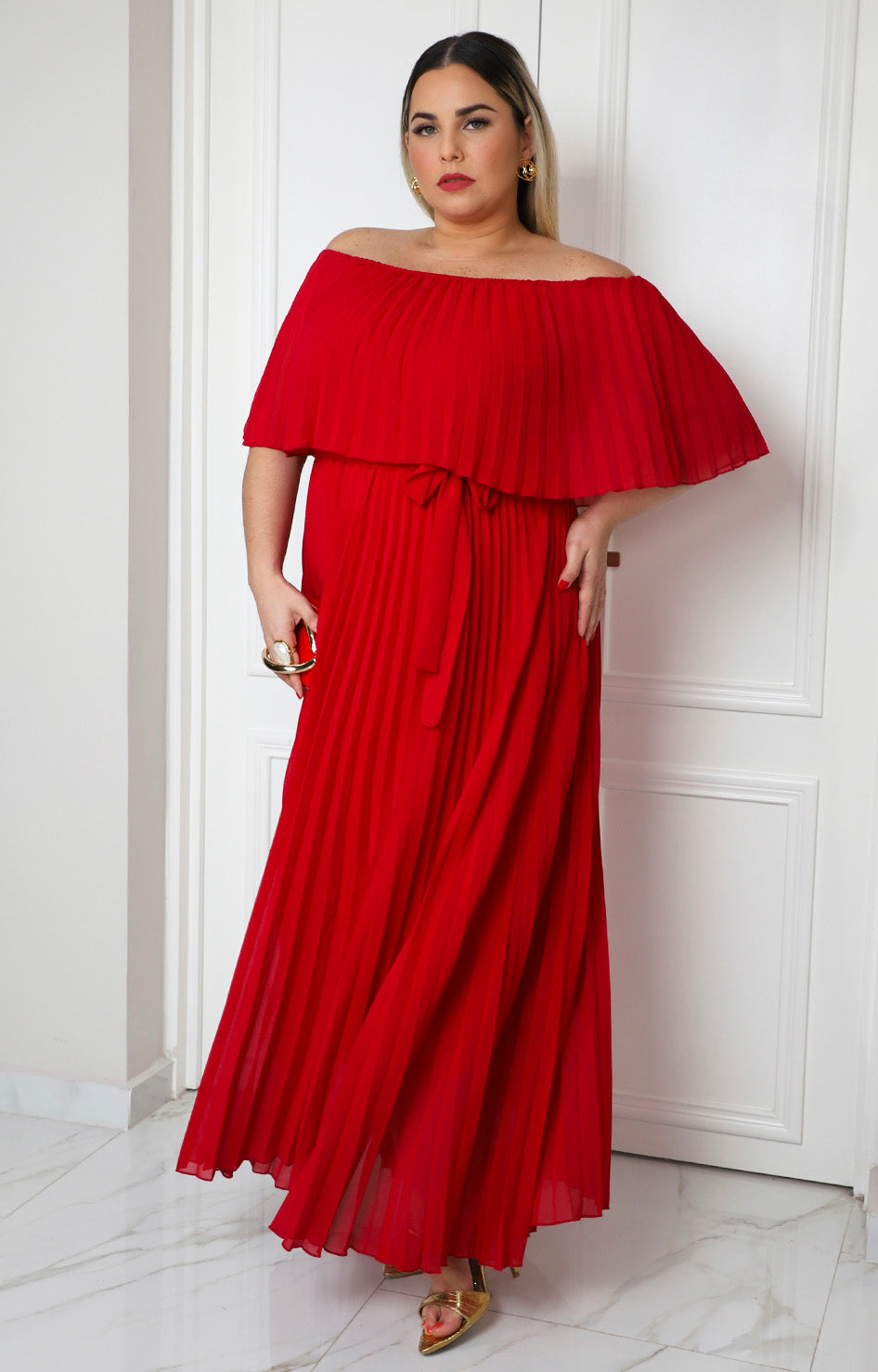 Vestido plisado con mangas mariposa