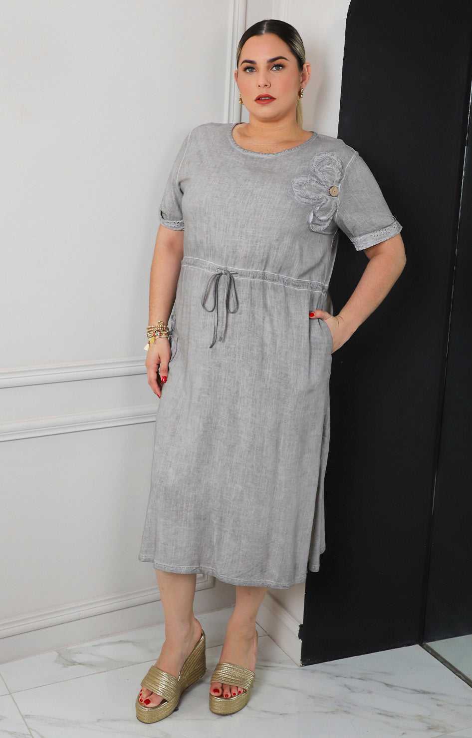 Vestido casual con flor 3D