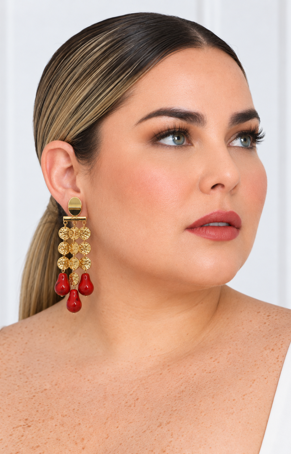 Aretes candelabro con gotas rojas