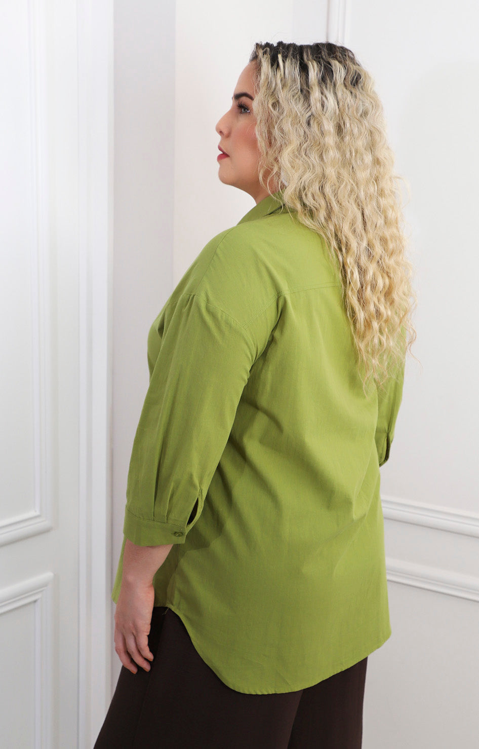 Blusa lisa con maxi botones