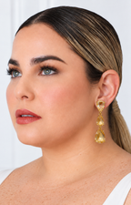 Aretes colgantes de gotas doradas