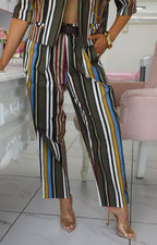 Pantalón de rayas multicolor con cinturón
