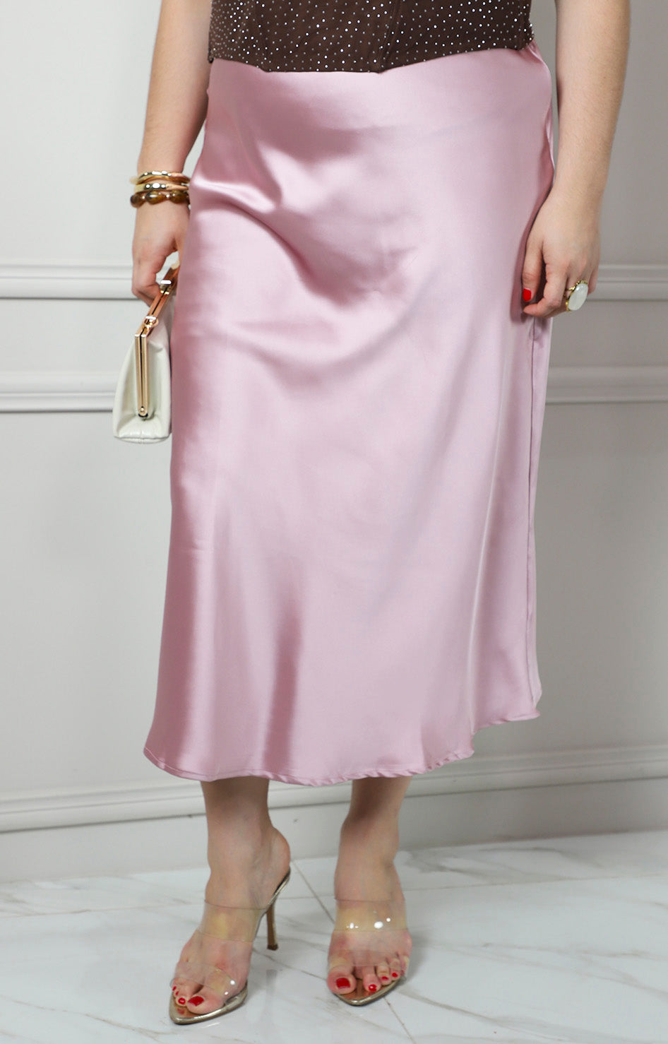 Falda midi rosa satinada