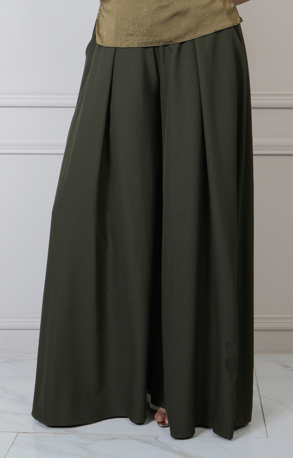 Pantalón amplio de estilo regular de la marca Boutiquemirel, tejido suave y cómodo para uso diario.