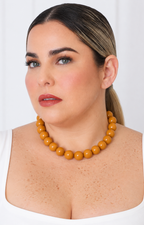 Collar de cuentas esféricas grandes