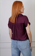 Blusa morada Boutiquemirel de corte regular, con escote en V y botones frontales