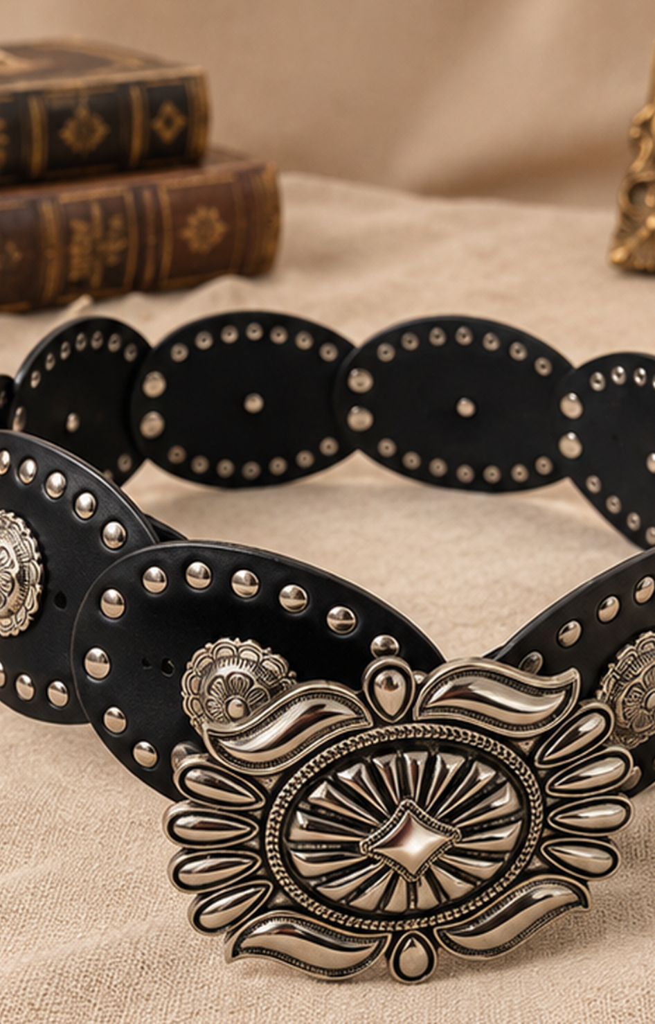 Cinturón ancho de conchos Boutiquemirel en color marrón, diseño western con hebilla metálicaৰাকী