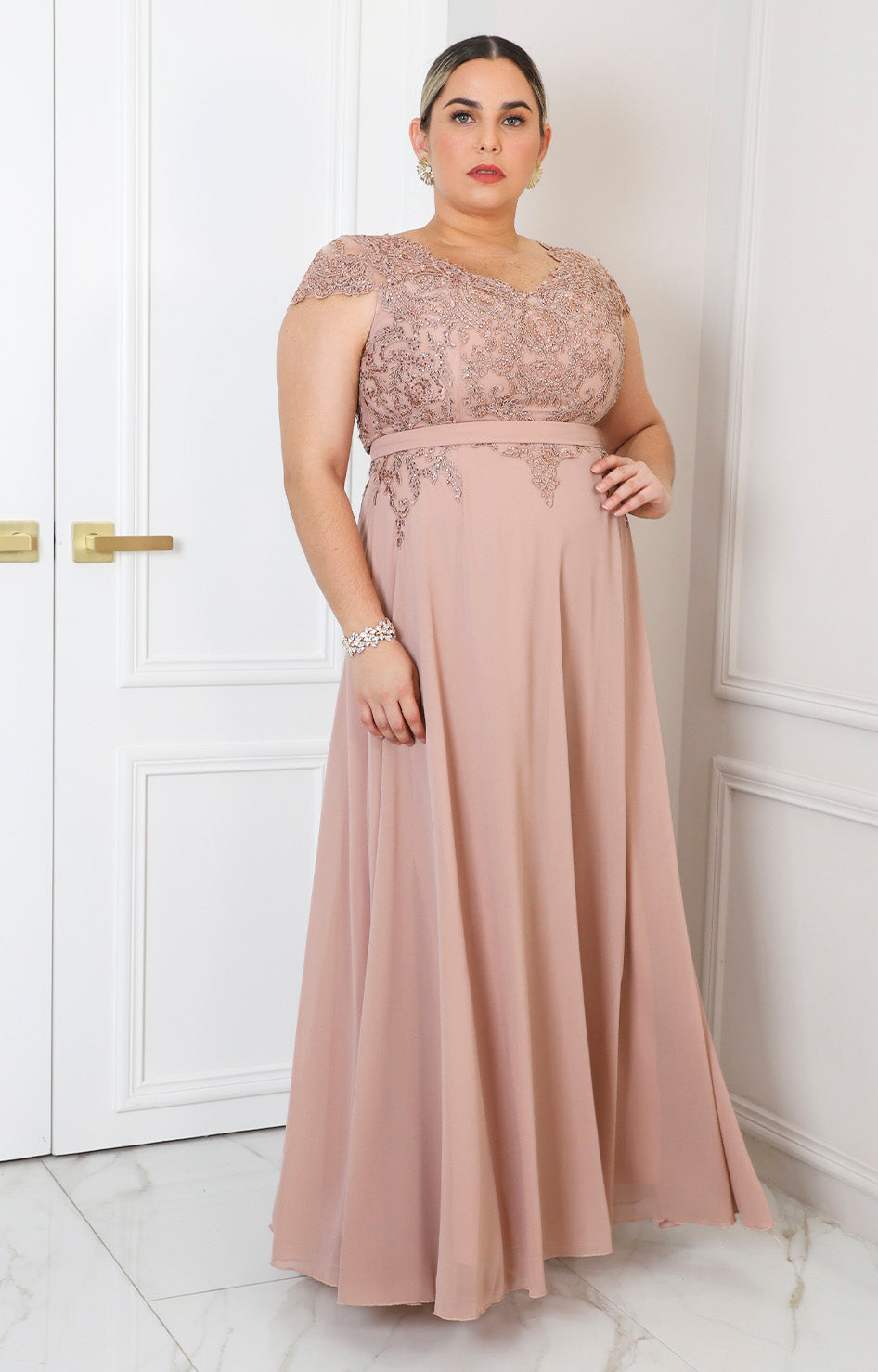 Vestido beige con guipiur