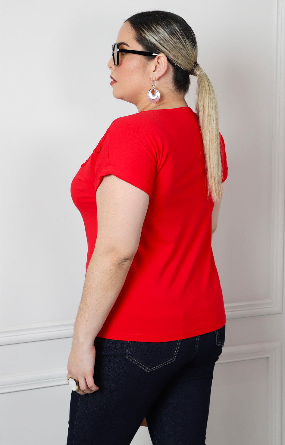 Blusa roja con encaje