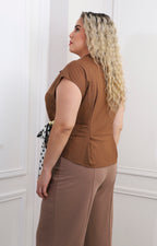 Blusa cafe con lazo