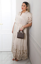 Vestido beige largo de guipur con cinturón