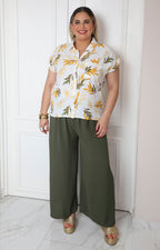 Blusa camisera con estampado de hojas