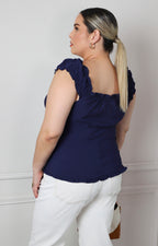 Blusa con olanes fruncidos y botones