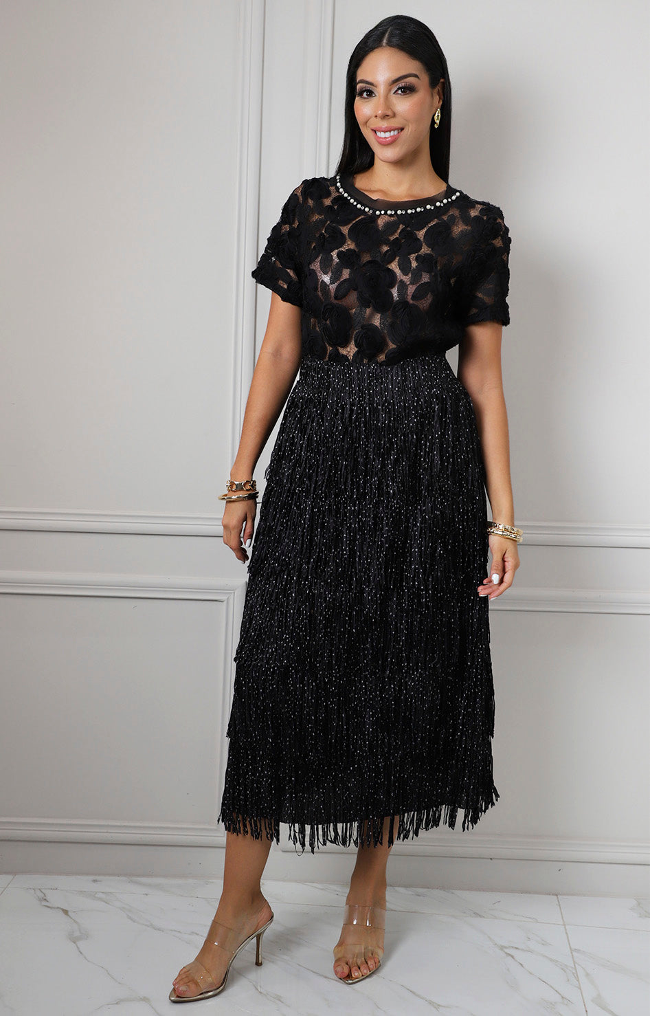 Blusa negra con encaje floral