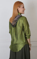 Blusa verde Boutiquemirel con cuello camisero, diseño regular de manga larga
