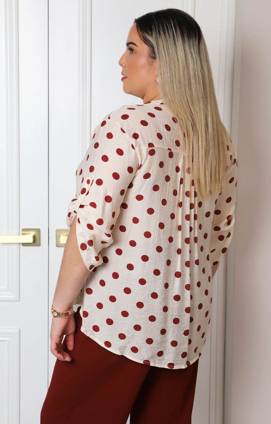 Blusa camisera de manga 3/4 y polka dots