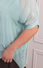 Blusa de seda de manga corta