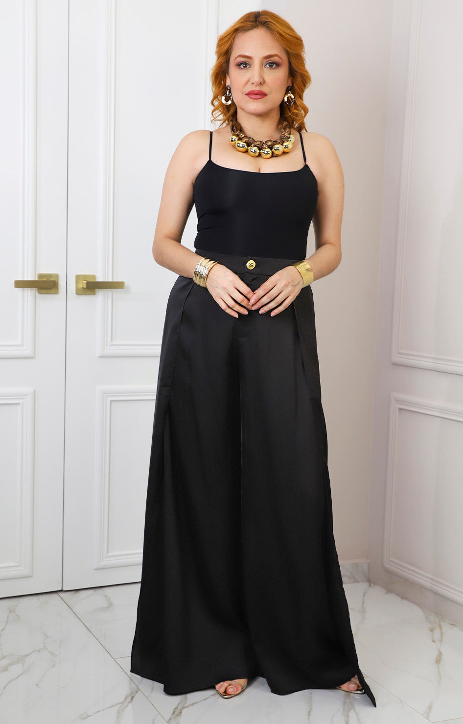 Pantalón negro con apertura lateral