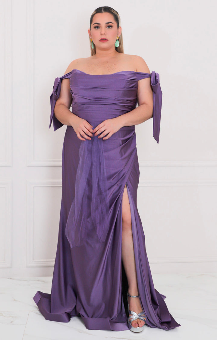 Vestido lila con moños y apertura